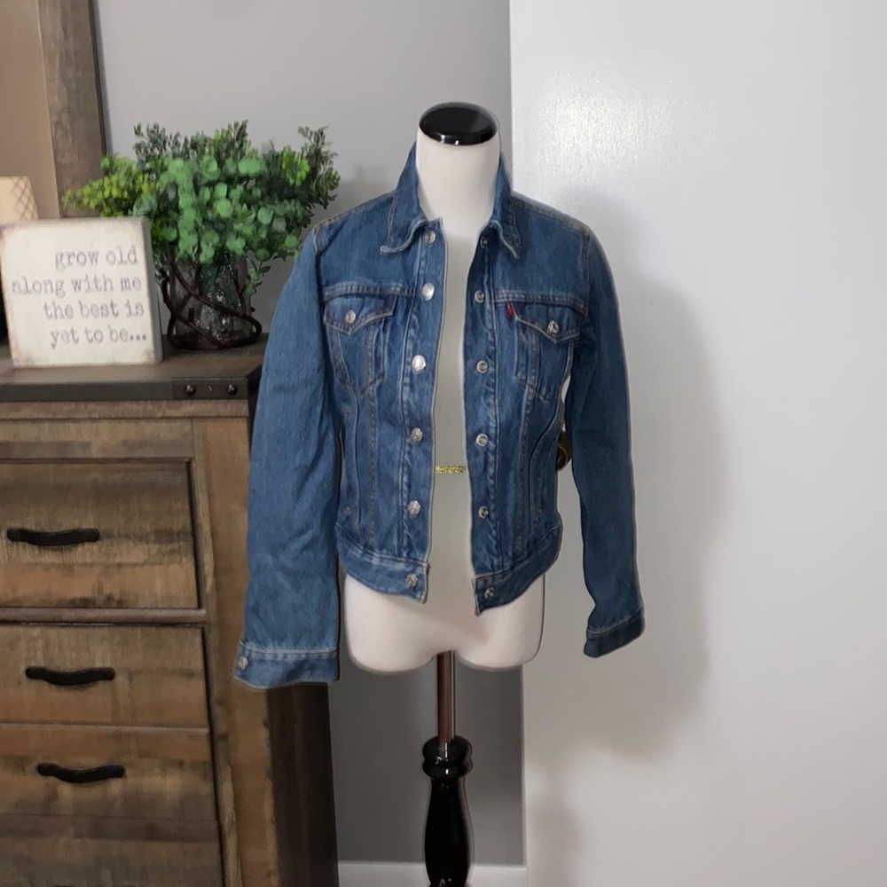 Levi's Ex-Boyfriend Trucker Denim Jacket -
Concrete Indigo Excellent condition S